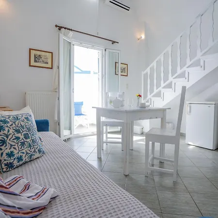 Milos Exo Katikies (Santorini)
